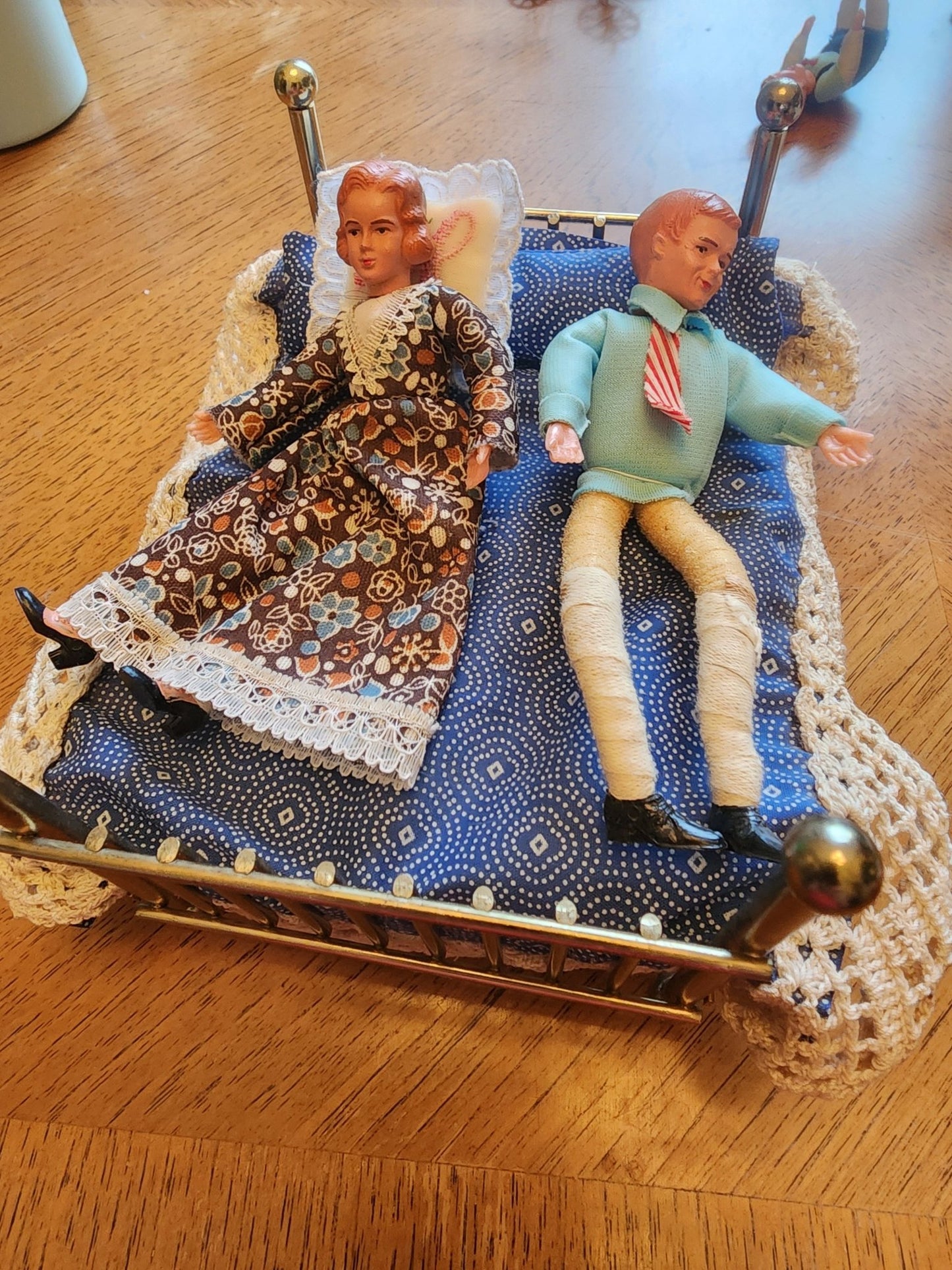 Brass Bed for Dollhouse includes, mattress, pillows and blankets. - I Bought a Yard Sale