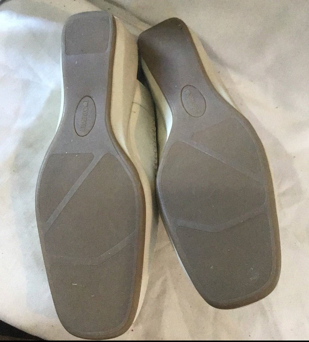 Women's leather cream shoes, i love comfort size 9 - I Bought a Yard Sale