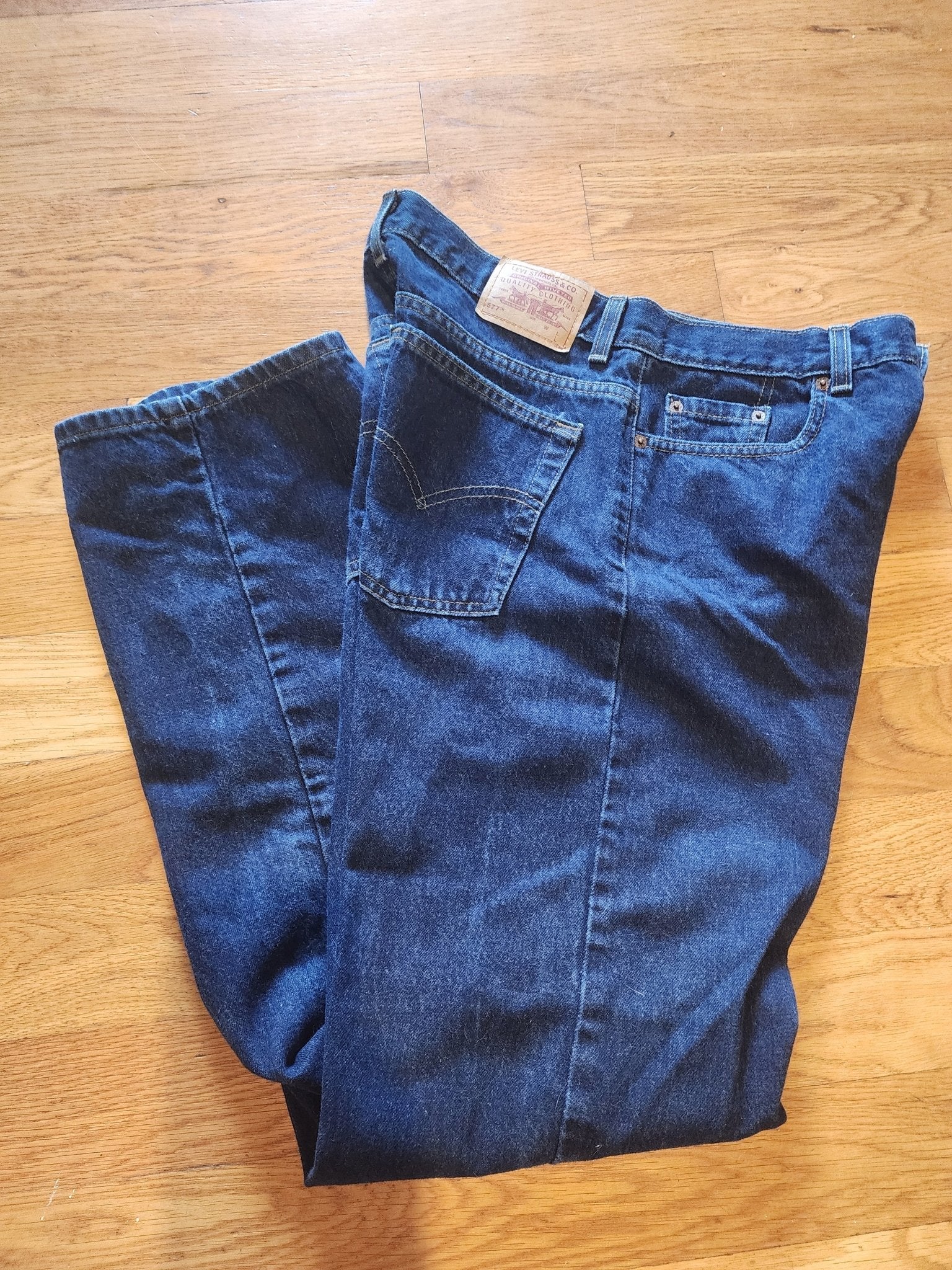 577 Levi Jeans Women size 12L - I Bought a Yard Sale