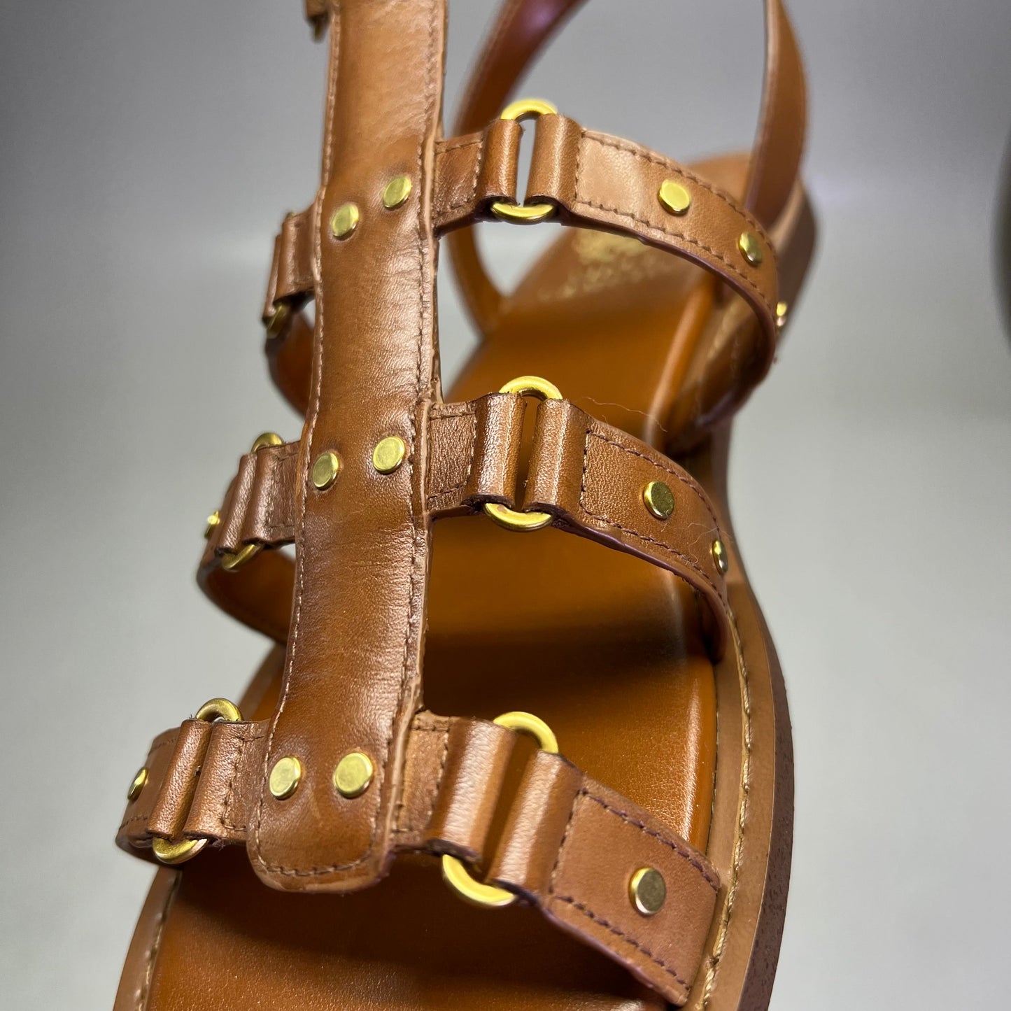 VINCE CAMUTO Leather Studded Gladiator Sandals Women's Sz 8.5M Caramelo VC-Claira