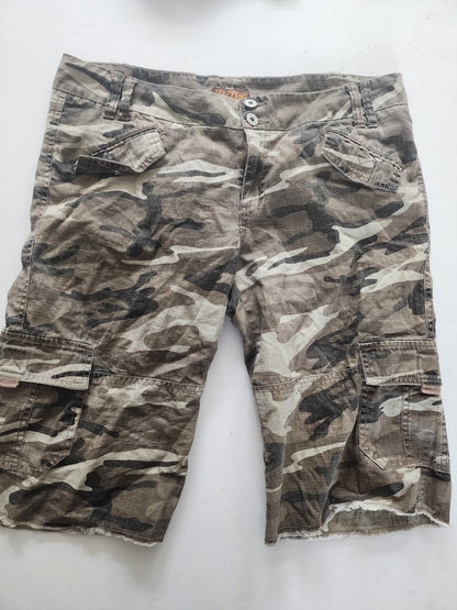 Be Bop Camo Cargo Capris Shorts Size 13 Tan Brown khaki, Camouflage - I Bought a Yard Sale