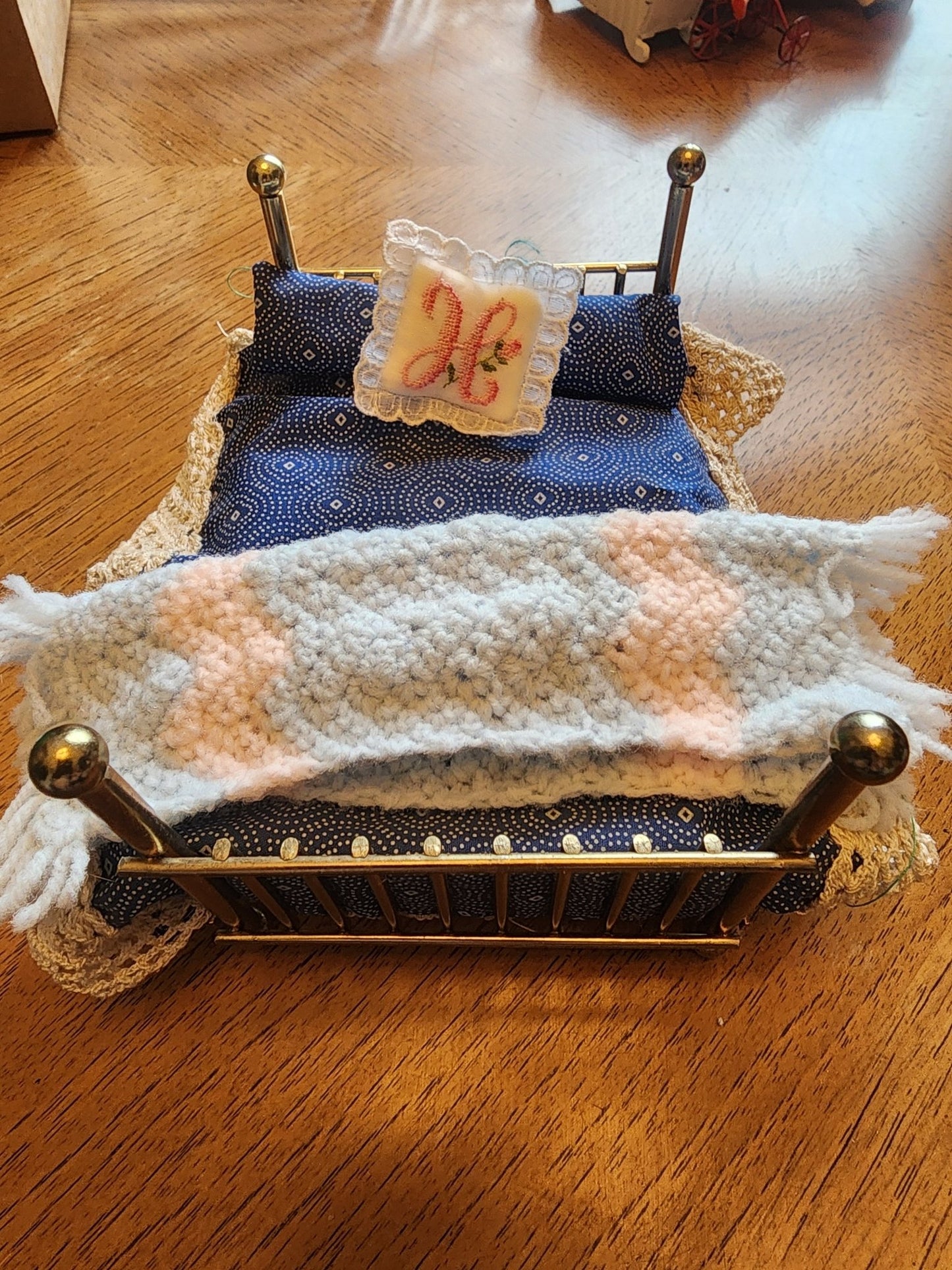 Brass Bed for Dollhouse includes, mattress, pillows and blankets. - I Bought a Yard Sale