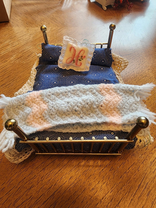 Brass Bed for Dollhouse includes, mattress, pillows and blankets. - I Bought a Yard Sale