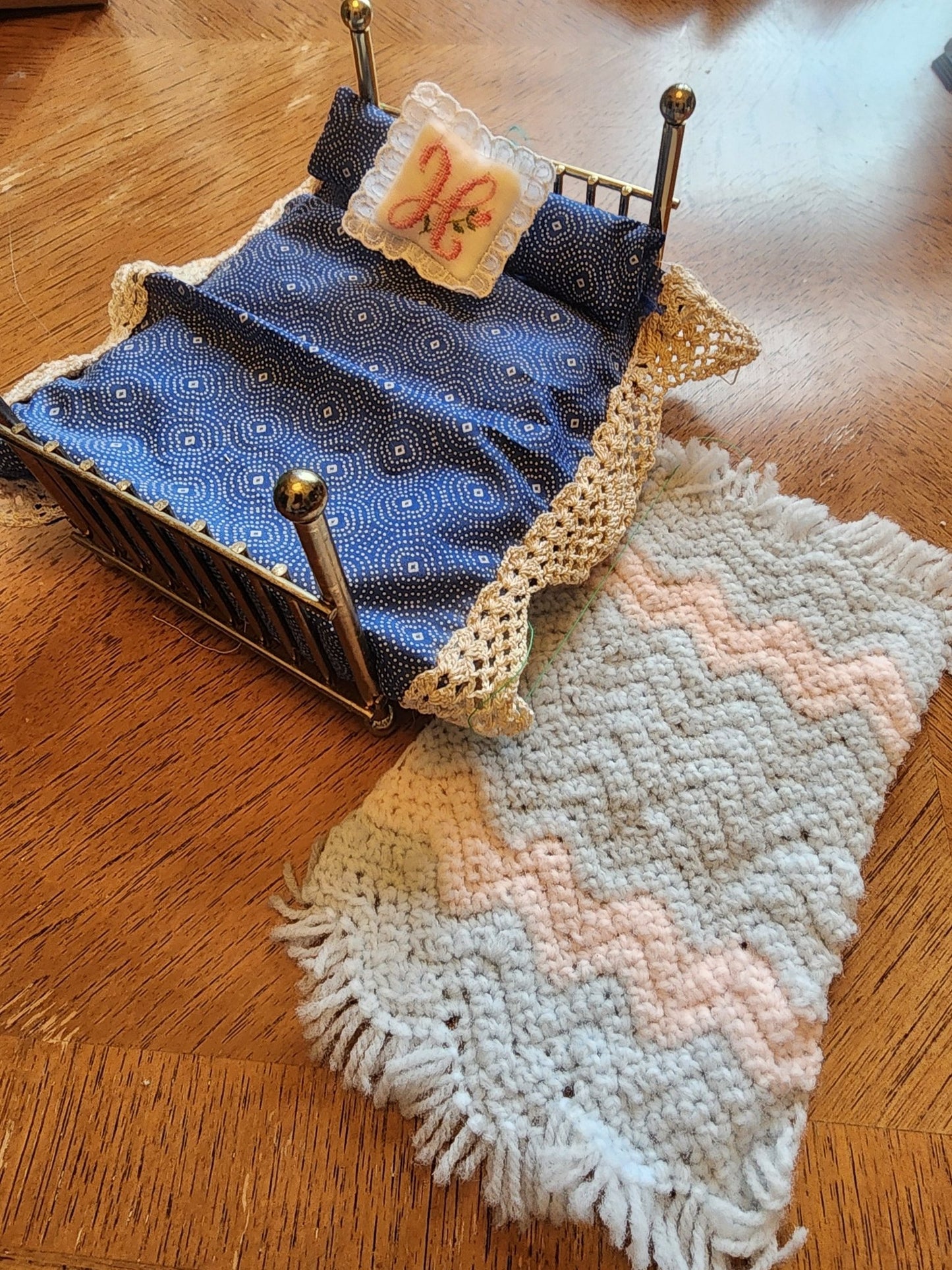 Brass Bed for Dollhouse includes, mattress, pillows and blankets. - I Bought a Yard Sale