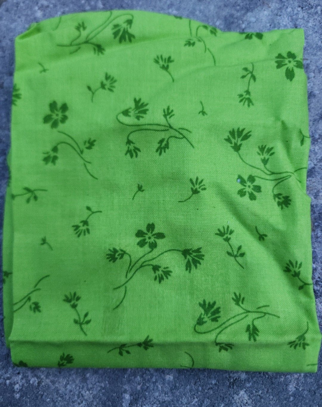 Bright Green Floral Fabric Quarter (18" x 21") - Perfect for Your Projects! - I Bought a Yard Sale