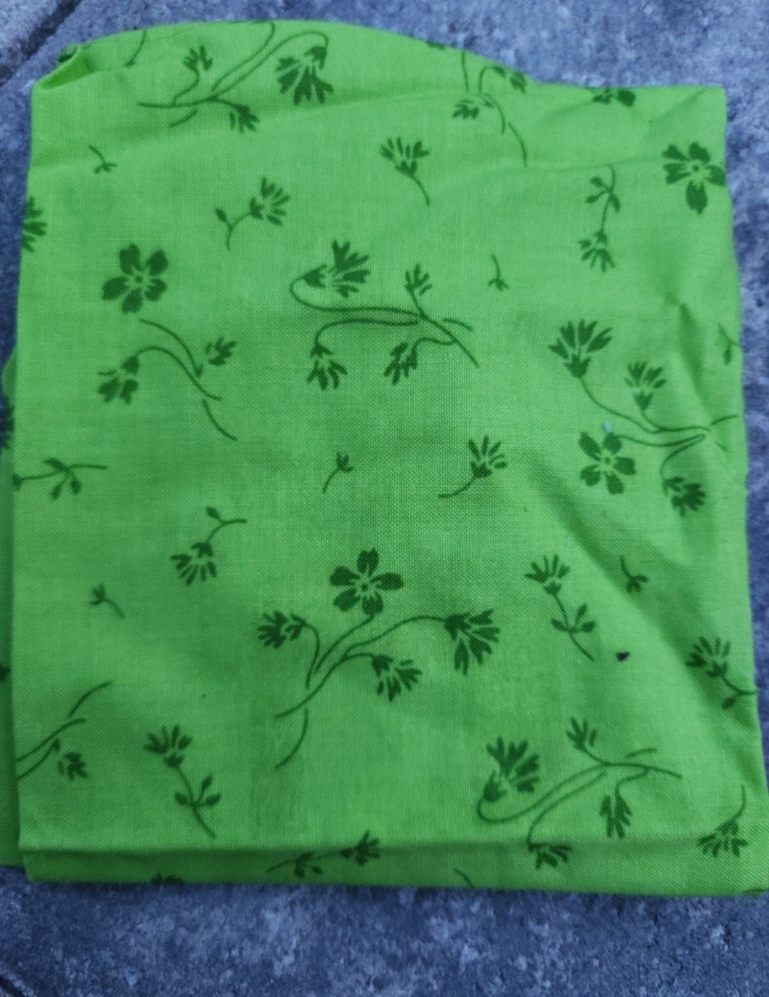 Bright Green Floral Fabric Quarter (18" x 21") - Perfect for Your Projects! - I Bought a Yard Sale
