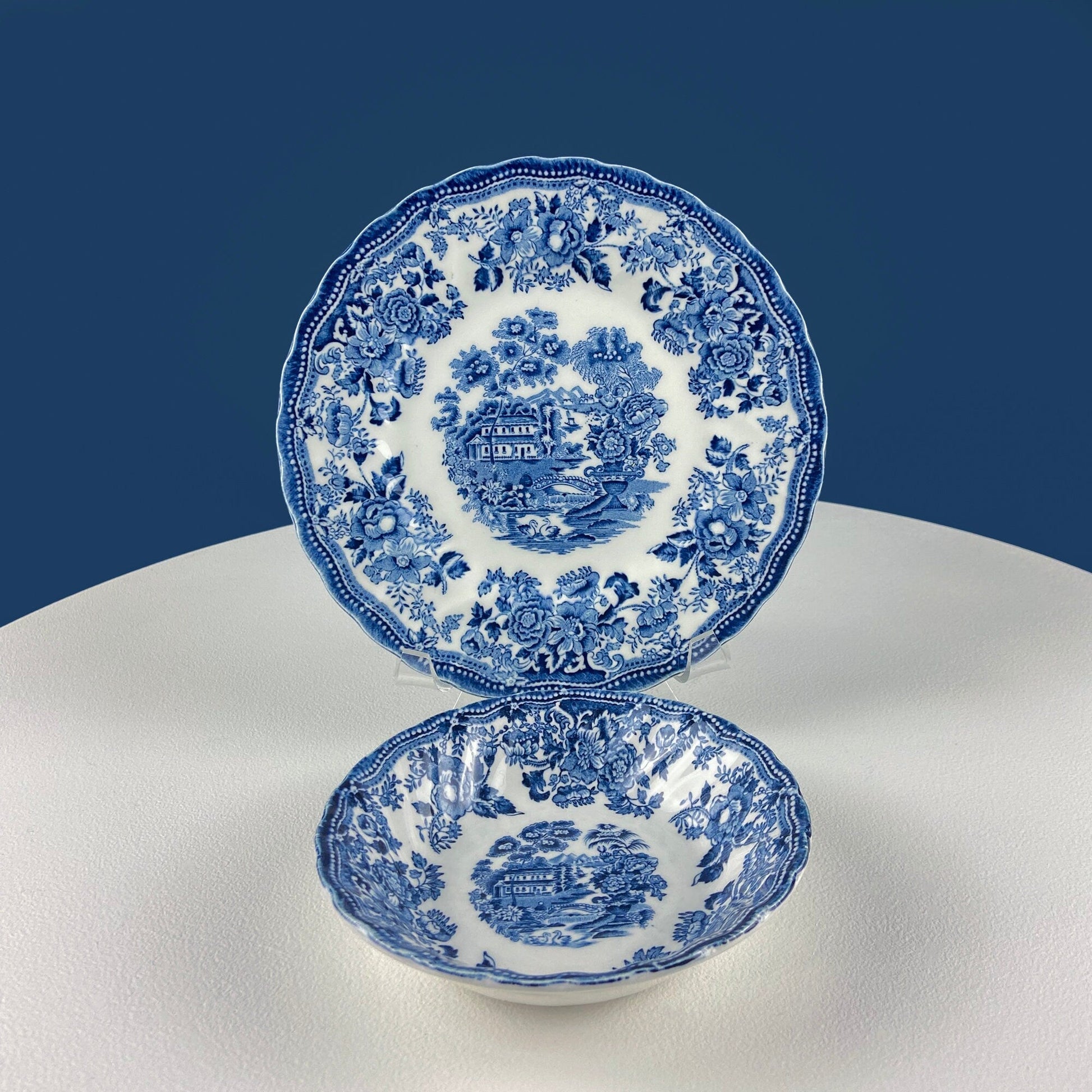 Collection of Fine English Blue White Tableware. 3 Plates & 2 Berry Bowls. Lochs of Scotland. Huddington Court. Tonquin by Mott. Rustic Home - I Bought a Yard Sale