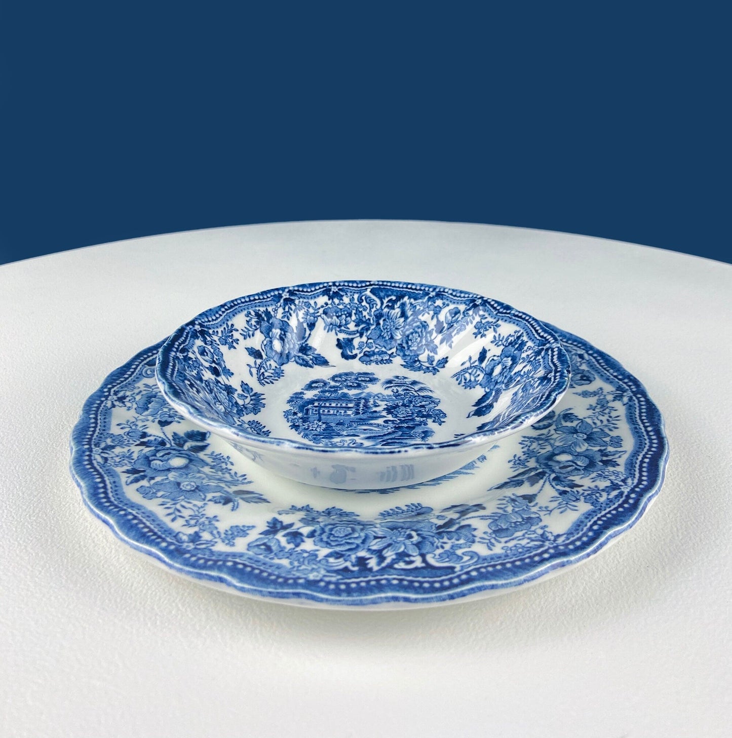 Collection of Fine English Blue White Tableware. 3 Plates & 2 Berry Bowls. Lochs of Scotland. Huddington Court. Tonquin by Mott. Rustic Home - I Bought a Yard Sale