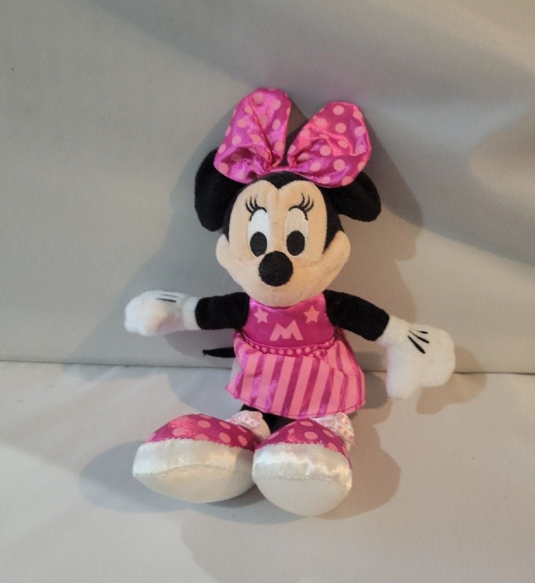 Disney plush Minnie Mouse 9" pretty in pink Plush Doll - I Bought a Yard Sale