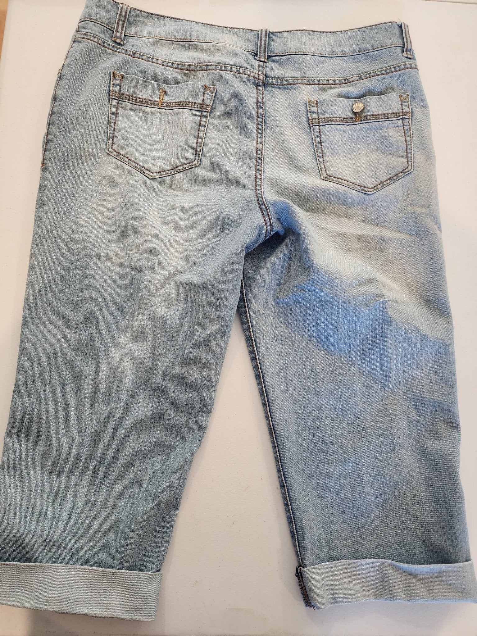 Faded Glory Capri Jeans. Cuffed. Size 18. - I Bought a Yard Sale