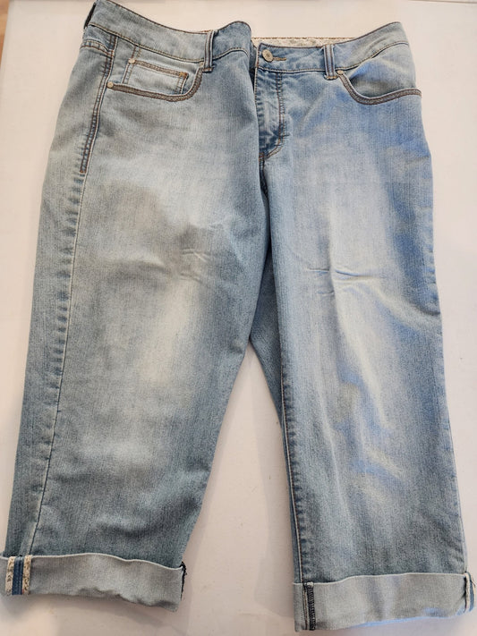 Faded Glory Capri Jeans. Cuffed. Size 18. - I Bought a Yard Sale