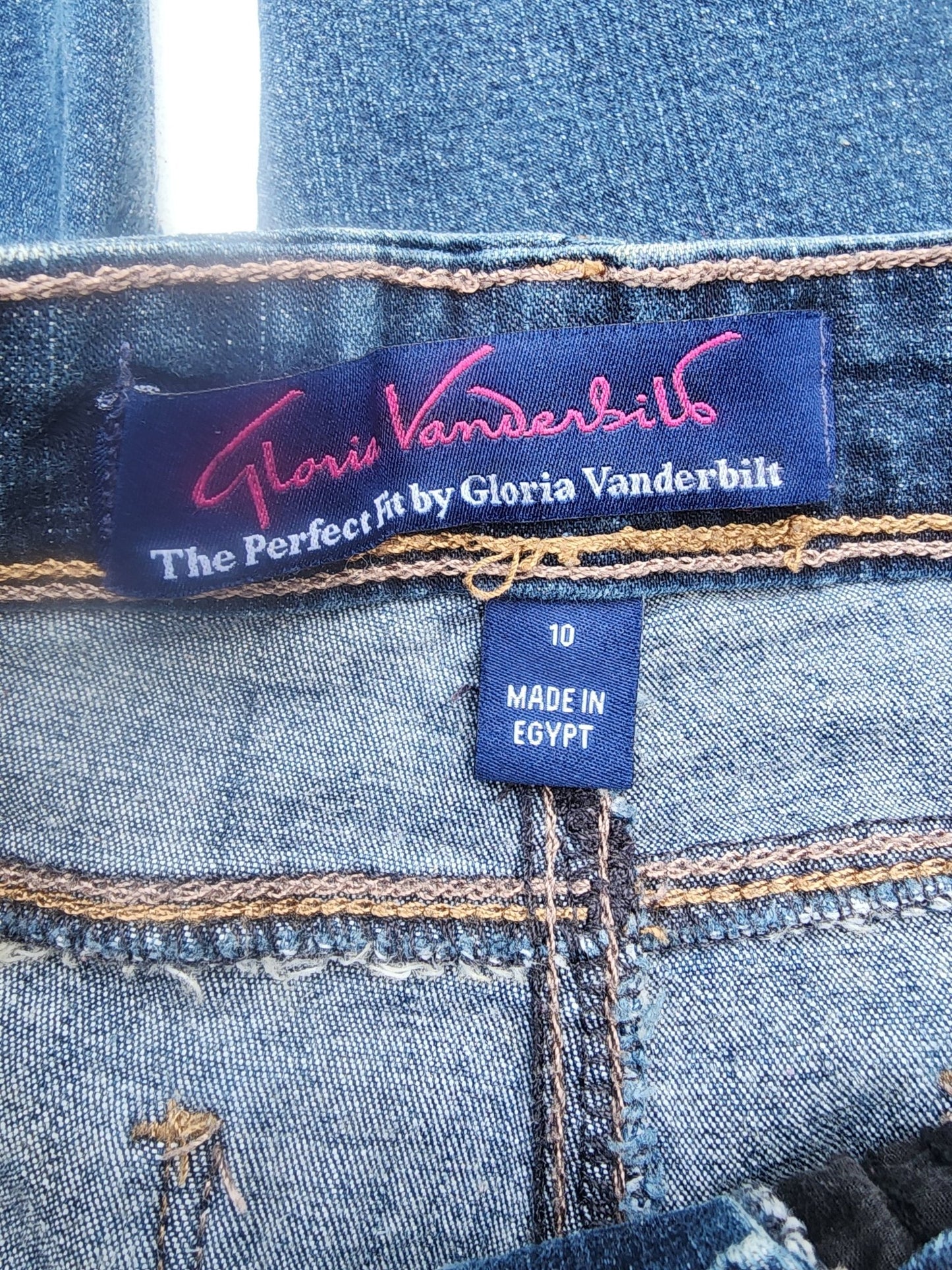 Gloria Vanderbilt Women's Blue Jeans Size 10 - I Bought a Yard Sale