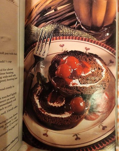 Hershey's Best - Loved Recipes Publications International PB, Cookbook - I Bought a Yard Sale
