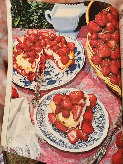 IDEALS COUNTRY KITCHEN COOKBOOK RECIPE BOOK 1975 USA 64p Color Photos - I Bought a Yard Sale