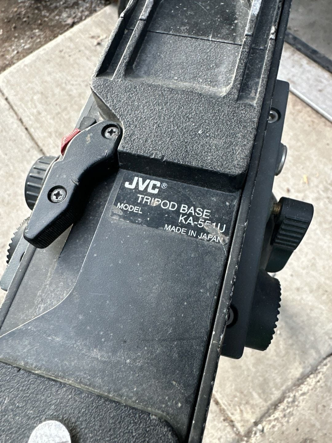 JVC KA - 551U Tripod Base with Gitzo Professional Video Tripod Legs and Fluid Head - I Bought a Yard Sale