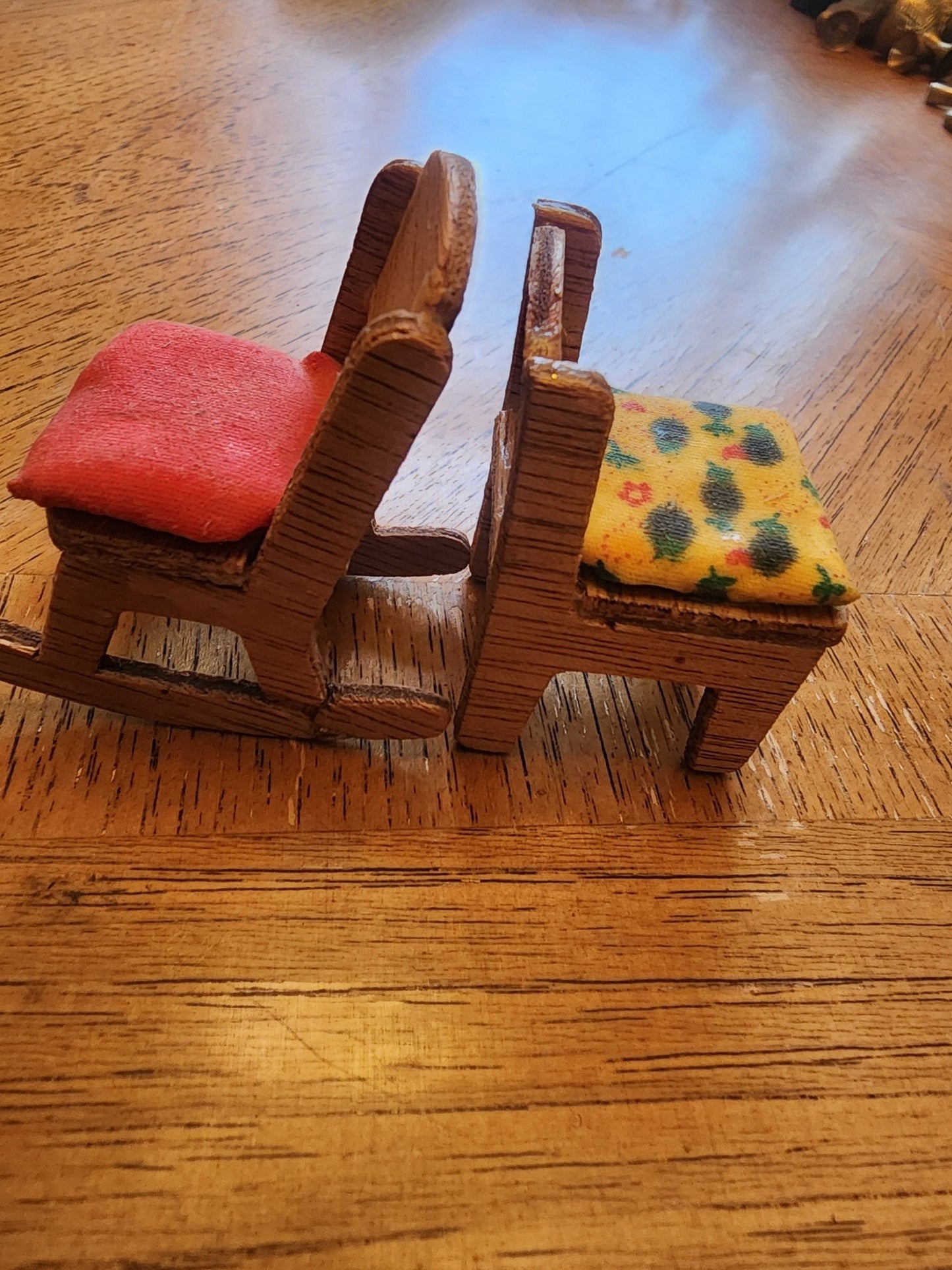 Ma's & Pa's Chair & Rocking Chair for doll house - I Bought a Yard Sale