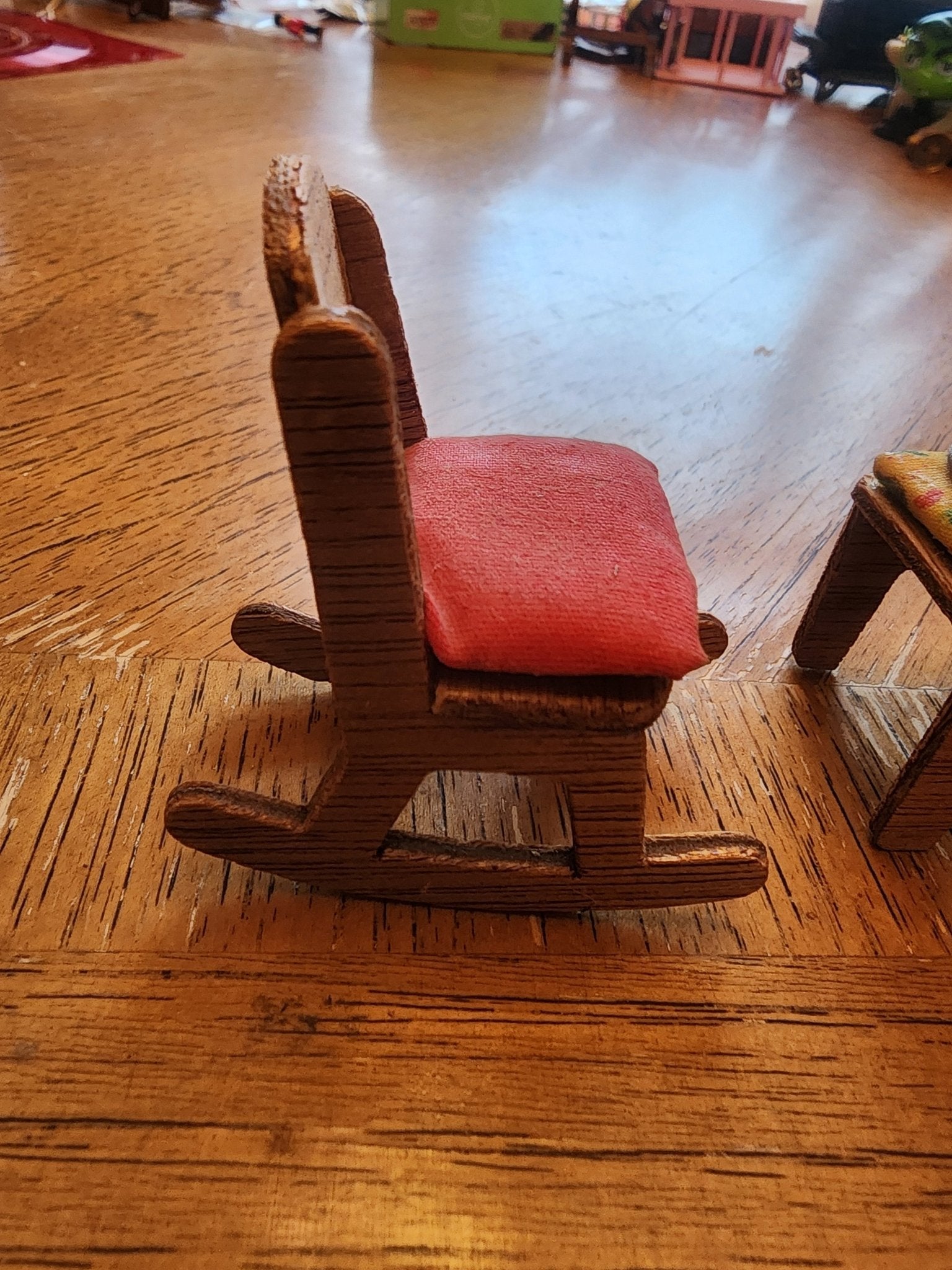 Ma's & Pa's Chair & Rocking Chair for doll house - I Bought a Yard Sale