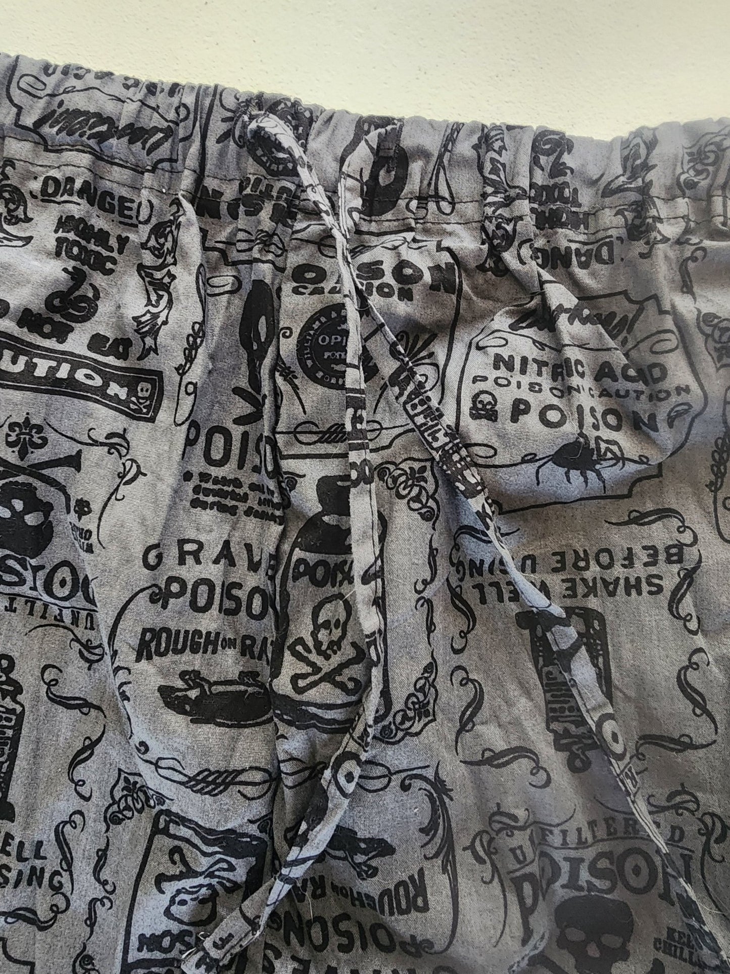NEW Halloween Men's Lounge Pants S 28 - 30 - I Bought a Yard Sale