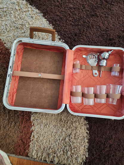 VINTAGE 1960s Portable Travel Bar Suitcase charming hard case Cocktail set