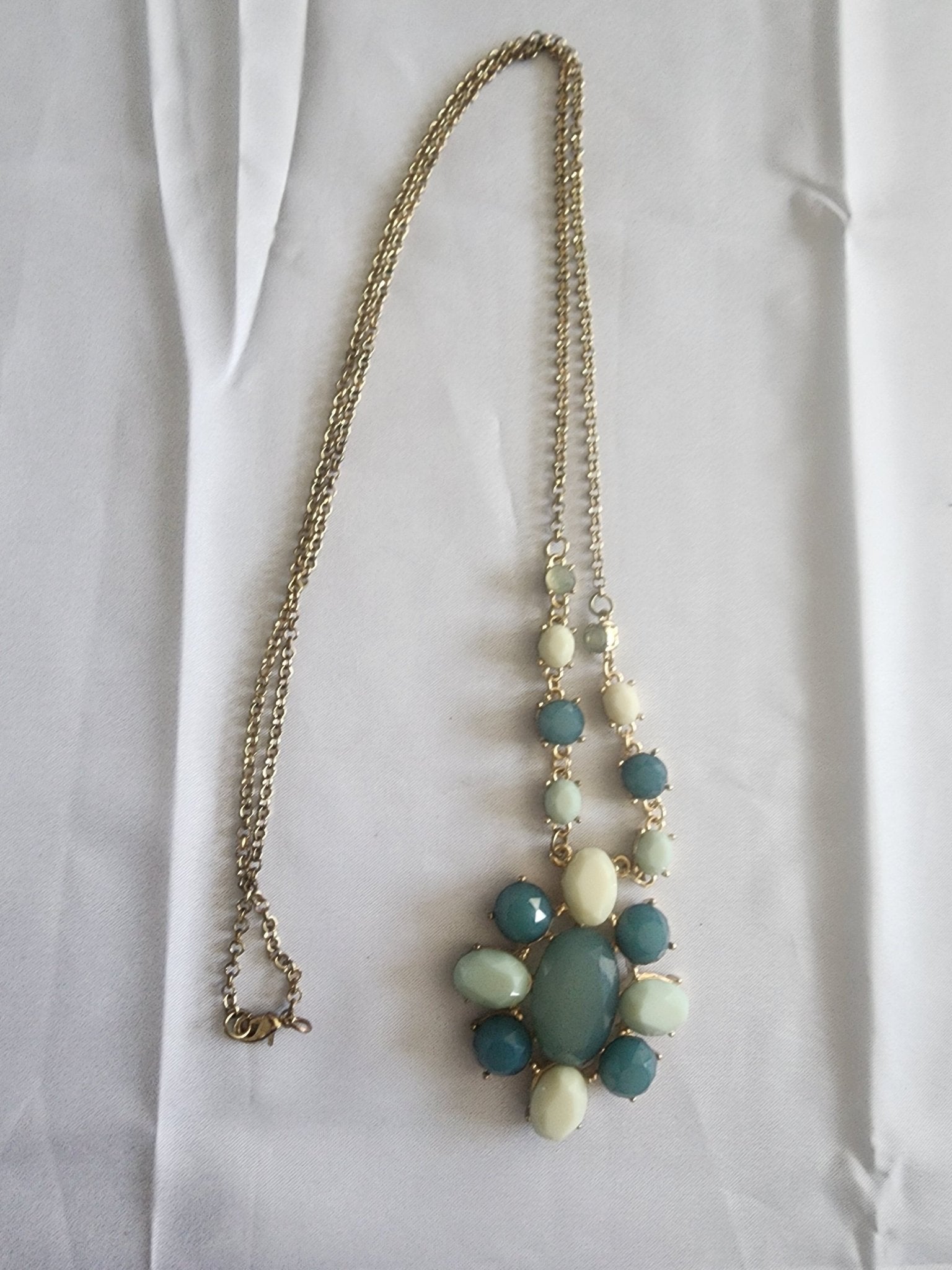 This vintage necklace features a stunning cluster of teal and cream stones - I Bought a Yard Sale
