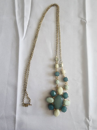 This vintage necklace features a stunning cluster of teal and cream stones - I Bought a Yard Sale