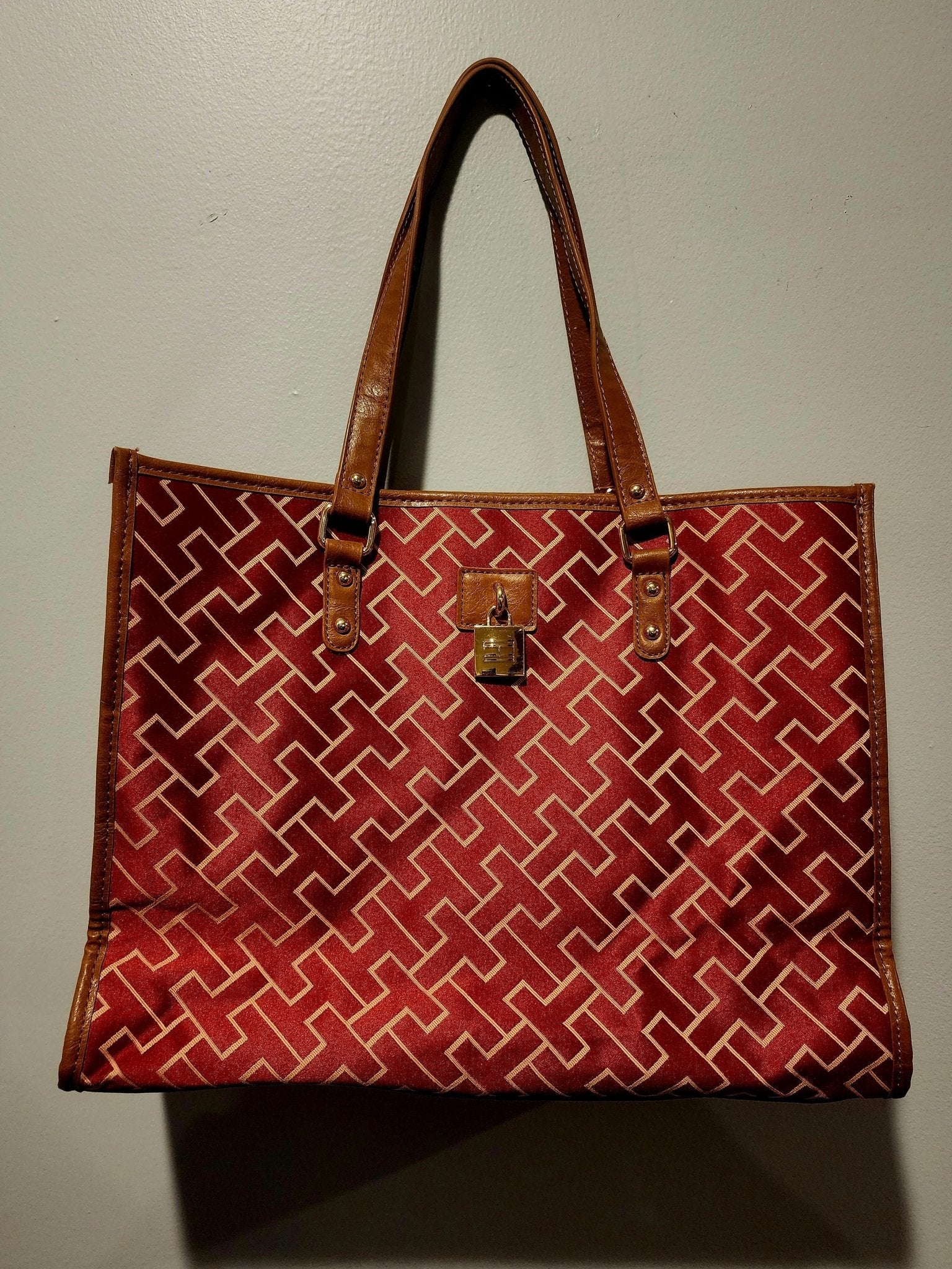 Tommy Hilfiger TH Logo Handbag Tote Multi Color Large Purse Shoulder Bag - I Bought a Yard Sale