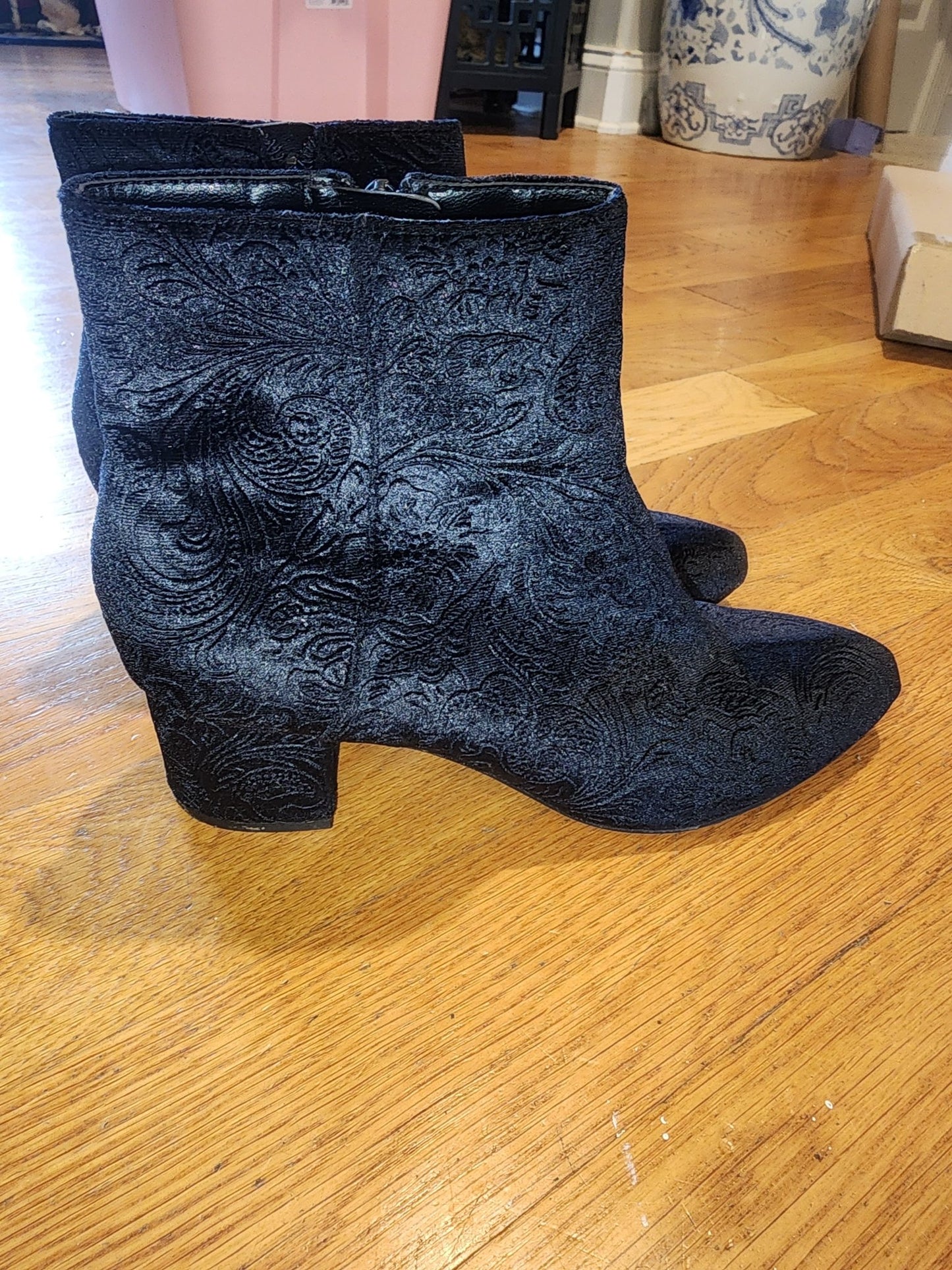 UNISA black velvet paisley embossed Boots size 8 - I Bought a Yard Sale
