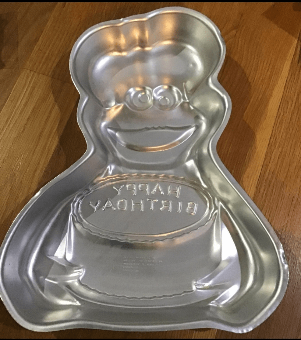 Vintage Cookie Monster cake pan from 1982 - I Bought a Yard Sale