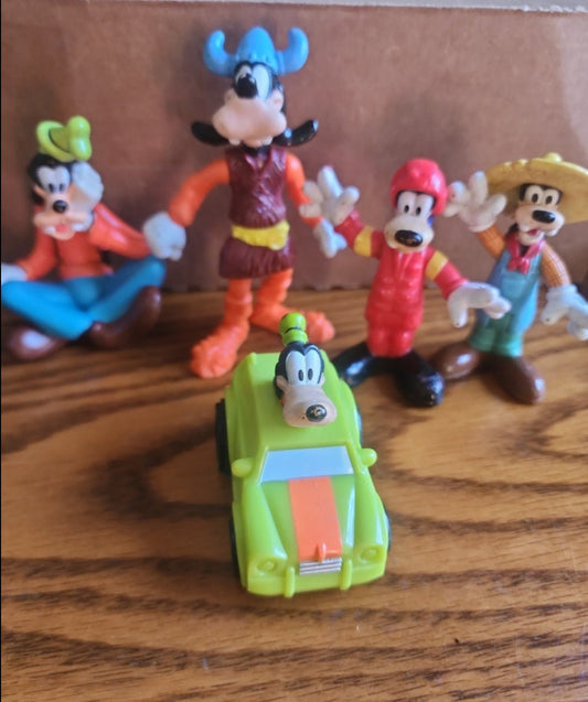 Vintage Disney Goofy figure Set ane ond pull and go car - I Bought a Yard Sale