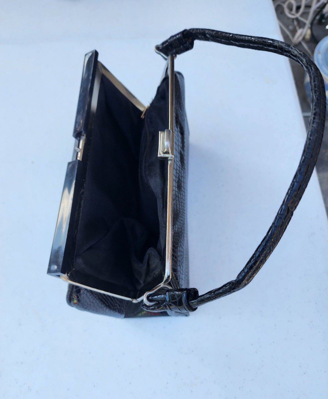 Vintage Dover Leather Handbag. Snap closure, Inside zippered compartment - I Bought a Yard Sale