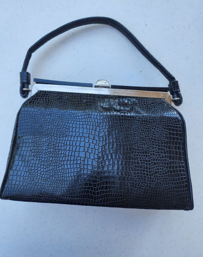 Vintage Dover Leather Handbag. Snap closure, Inside zippered compartment - I Bought a Yard Sale