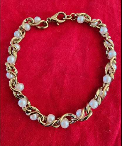 Vintage Gold tone Bracelet with Lustrous Faux Pearls - I Bought a Yard Sale