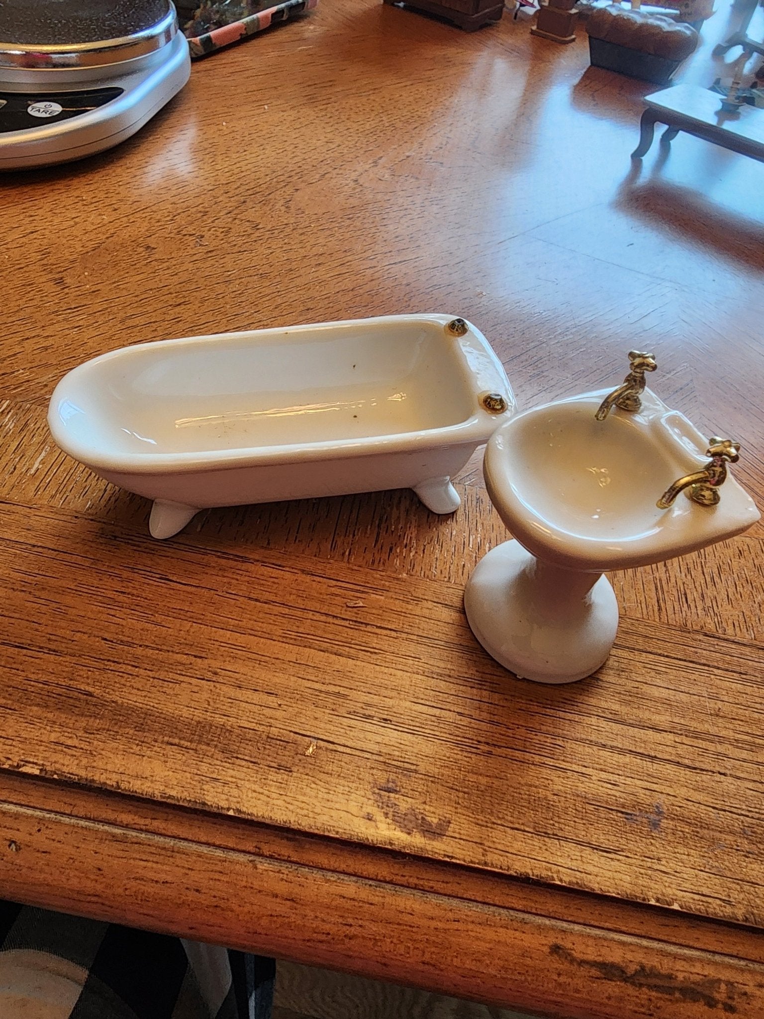Vintage Porcelain tub and sink for Doll House - I Bought a Yard Sale