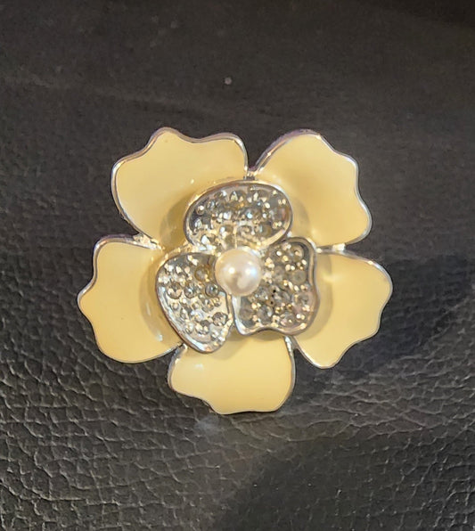 Vintage statement elegant floral ring size 7 - I Bought a Yard Sale