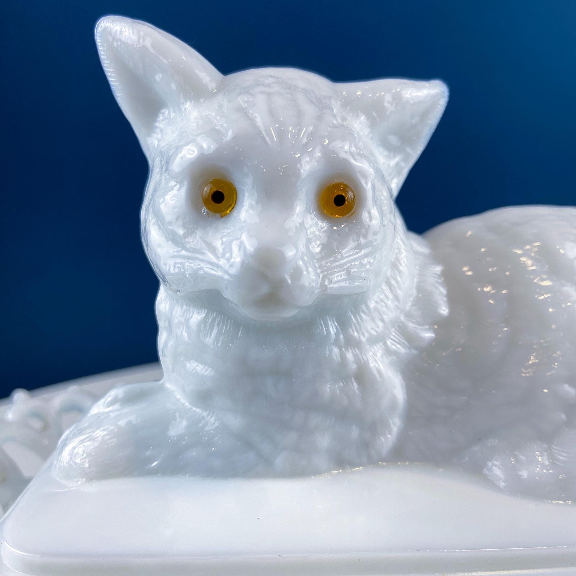 Vintage Westmoreland Milk Glass Cat Covered Dish. Trinket Condiment Serving Dish. Bath Display. Reticulated Lacey Edge. Gift for Cat Lover. - I Bought a Yard Sale