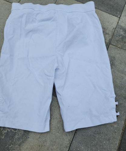 Women's 89th & Madison White Capris Medium - I Bought a Yard Sale