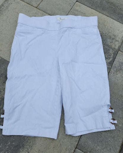 Women's 89th & Madison White Capris Medium - I Bought a Yard Sale