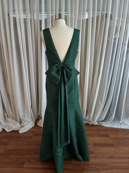 Women's Crepe Full - Length Sleeveless Dress - I Bought a Yard Sale