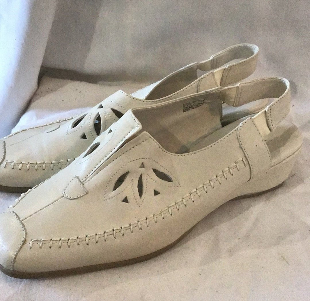 Women's leather cream shoes, i love comfort size 9 - I Bought a Yard Sale
