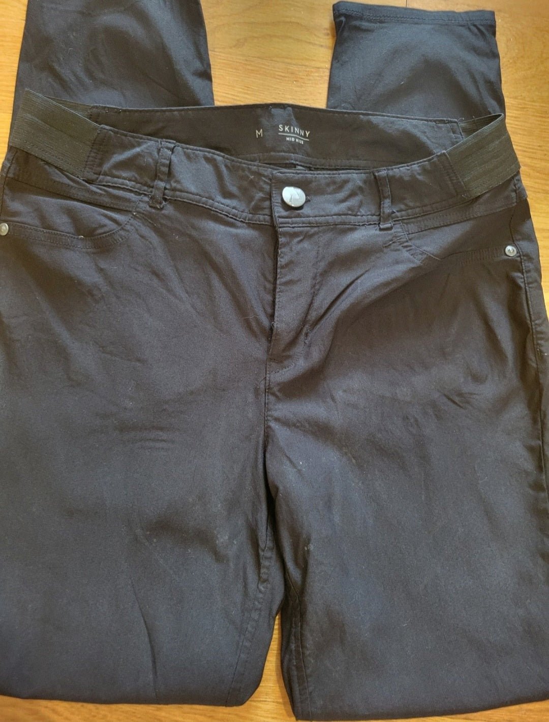 Women's Vera Wang skinny Mid rise pants Black size M waist measurement 32" inseam is 29" - I Bought a Yard Sale