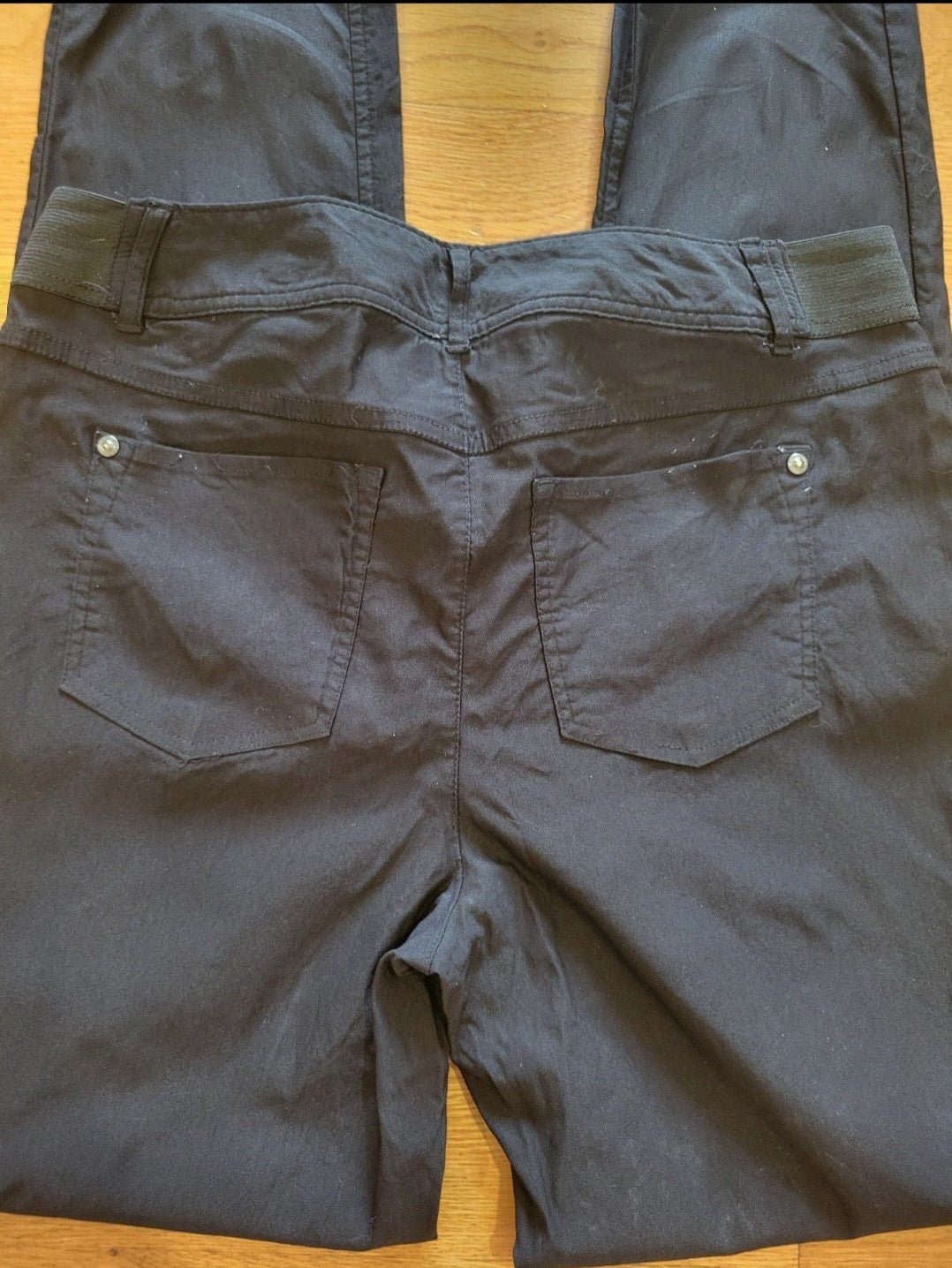 Women's Vera Wang skinny Mid rise pants Black size M waist measurement 32" inseam is 29" - I Bought a Yard Sale