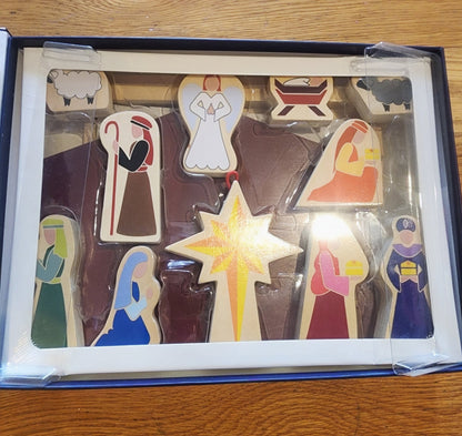 Wooden Nativity Scene and Spanish book Star from Afar Navidad Christmas - I Bought a Yard Sale
